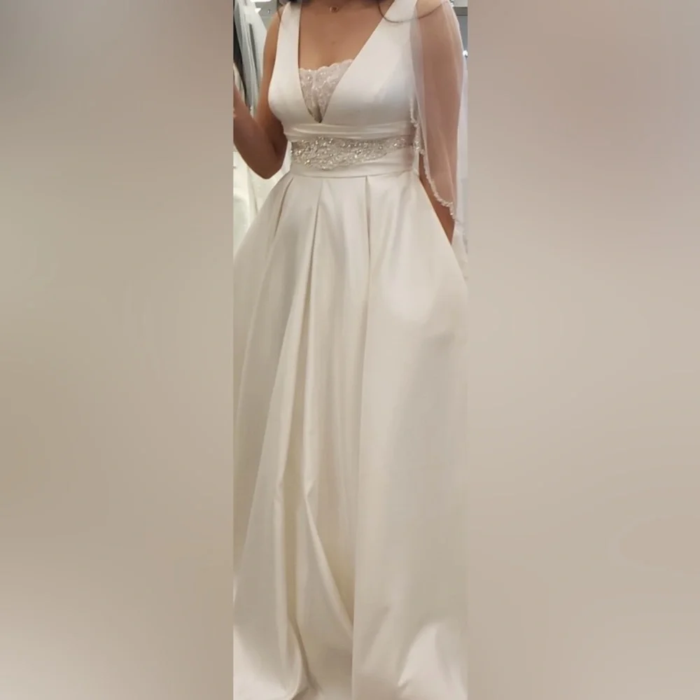 DAVID'S BRIDAL Cummerbund Satin Ball Gown Wedding Dress STYLE# V3848 Size 6 - Picture 4 of 14